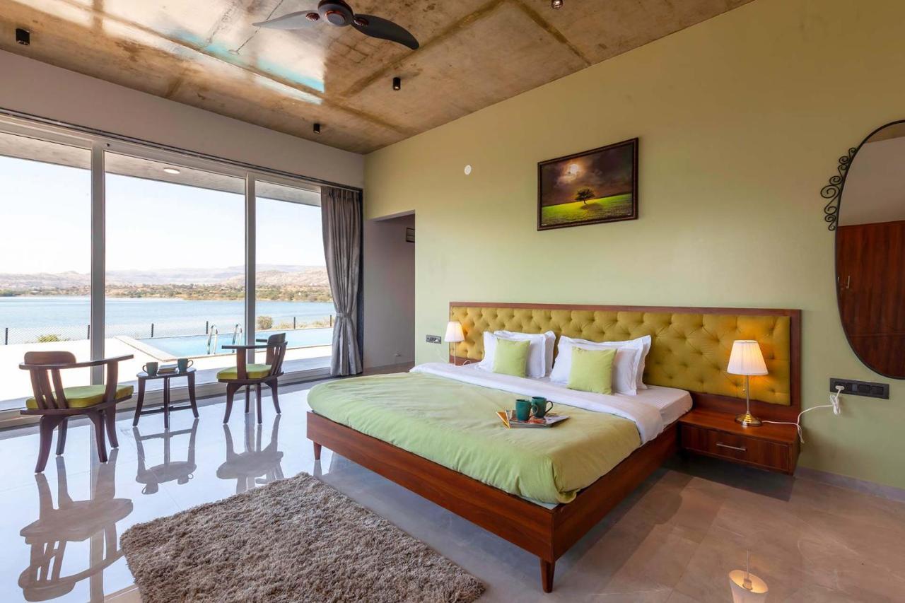 Stayvista'S Bellisimo Panorama - Lakeside Oasis With Infinity Pool, Modern Interiors, Open-To-Sky Bathtub, And Lush Green Lawn Нашик Екстер'єр фото