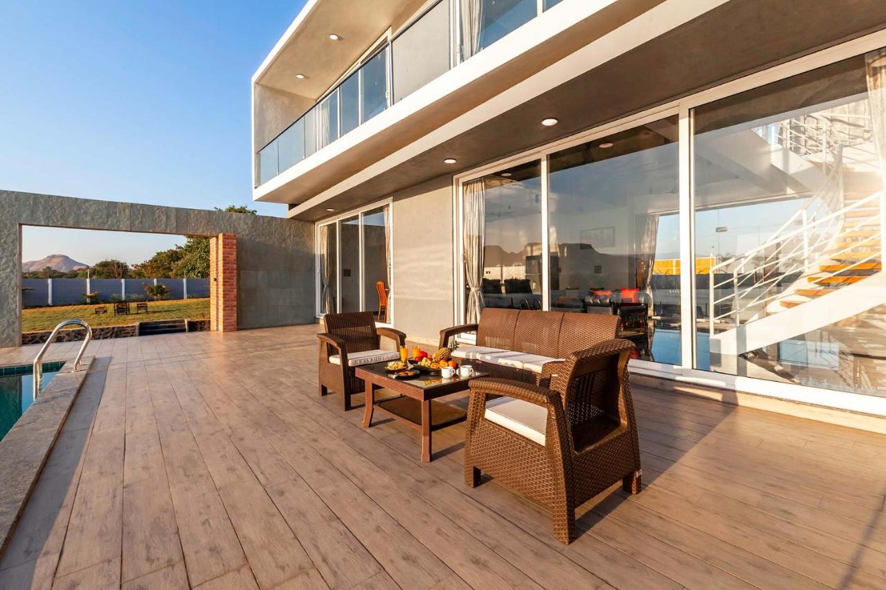 Stayvista'S Bellisimo Panorama - Lakeside Oasis With Infinity Pool, Modern Interiors, Open-To-Sky Bathtub, And Lush Green Lawn Нашик Екстер'єр фото