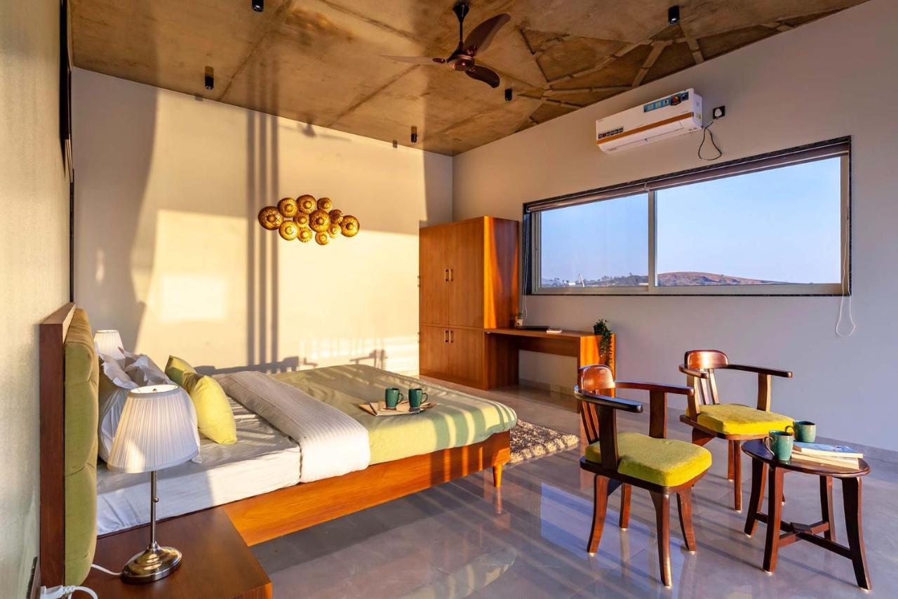Stayvista'S Bellisimo Panorama - Lakeside Oasis With Infinity Pool, Modern Interiors, Open-To-Sky Bathtub, And Lush Green Lawn Нашик Екстер'єр фото