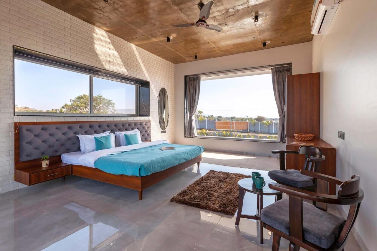 Stayvista'S Bellisimo Panorama - Lakeside Oasis With Infinity Pool, Modern Interiors, Open-To-Sky Bathtub, And Lush Green Lawn Нашик Екстер'єр фото