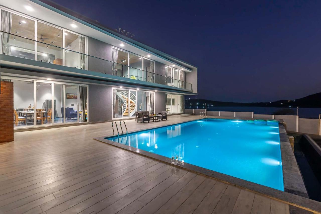Stayvista'S Bellisimo Panorama - Lakeside Oasis With Infinity Pool, Modern Interiors, Open-To-Sky Bathtub, And Lush Green Lawn Нашик Екстер'єр фото